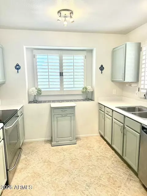 Kitchen - 4333 E Hartford Ave, Phoenix, AZ 85032 photo 2 of 2