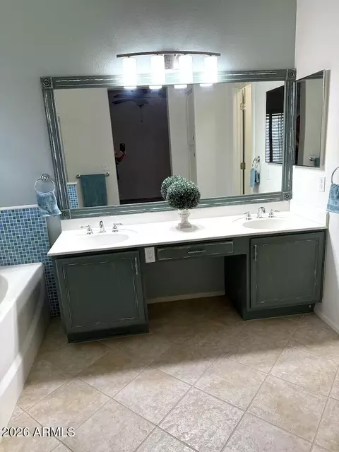 Bath - 4333 E Hartford Ave, Phoenix, AZ 85032 photo 2 of 4