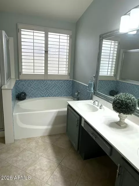 Bath - 4333 E Hartford Ave, Phoenix, AZ 85032 photo 4 of 4