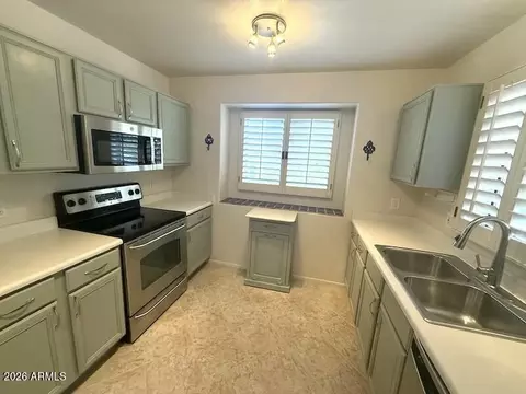Kitchen - 4333 E Hartford Ave, Phoenix, AZ 85032 photo 1 of 2