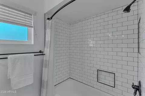 Bath - 128 E Myrtle Ave, Phoenix, AZ 85020 photo 5 of 5