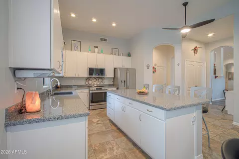 Kitchen - 1611 E Redfield Rd, Phoenix, AZ 85022 photo 3 of 4