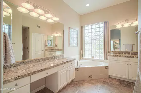 Bath - 1611 E Redfield Rd, Phoenix, AZ 85022 photo 3 of 4