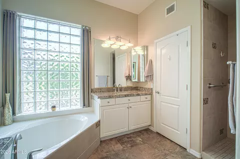 Bath - 1611 E Redfield Rd, Phoenix, AZ 85022 photo 4 of 4