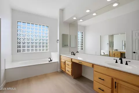 Bath - 9450 E Nance St, Mesa, AZ 85207 photo 2 of 4