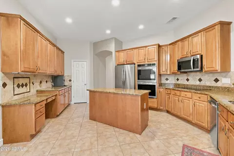 Kitchen - 2656 E Haymore Ct, Gilbert, AZ 85298 photo 2 of 3