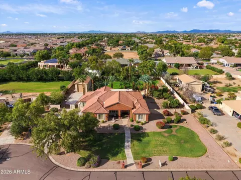 View/Area - 2656 E Haymore Ct, Gilbert, AZ 85298 photo 2 of 13