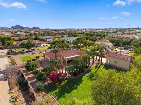 View/Area - 2656 E Haymore Ct, Gilbert, AZ 85298 photo 7 of 13