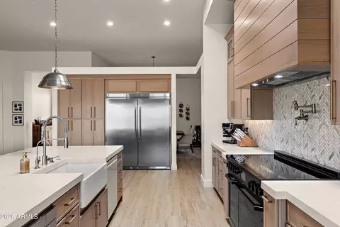 Kitchen - 1816 E Fortune Dr, Phoenix, AZ 85086 photo 7 of 7