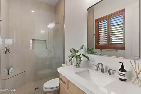 Bath - 1816 E Fortune Dr, Phoenix, AZ 85086 photo 9 of 11