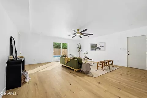Living - 1315 Echo Ln, Phoenix, AZ 85020 photo 5 of 9