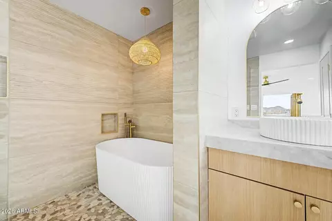Bath - 1315 Echo Ln, Phoenix, AZ 85020 photo 3 of 6