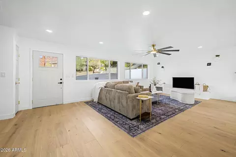 Living - 1315 Echo Ln, Phoenix, AZ 85020 photo 1 of 9