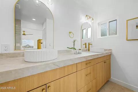 Bath - 1315 Echo Ln, Phoenix, AZ 85020 photo 5 of 6