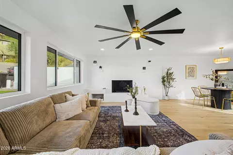 Living - 1315 Echo Ln, Phoenix, AZ 85020 photo 3 of 9