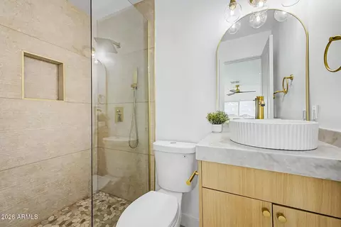 Bath - 1315 Echo Ln, Phoenix, AZ 85020 photo 6 of 6