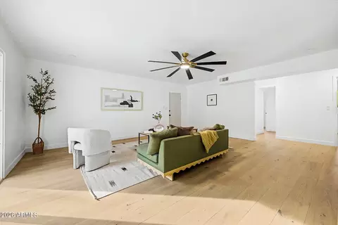 Living - 1315 Echo Ln, Phoenix, AZ 85020 photo 7 of 9