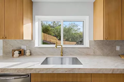 Kitchen - 1315 Echo Ln, Phoenix, AZ 85020 photo 5 of 7