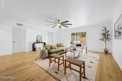 Living - 1315 Echo Ln, Phoenix, AZ 85020 photo 8 of 9