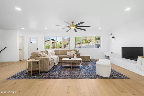 Living - 1315 Echo Ln, Phoenix, AZ 85020 photo 4 of 9