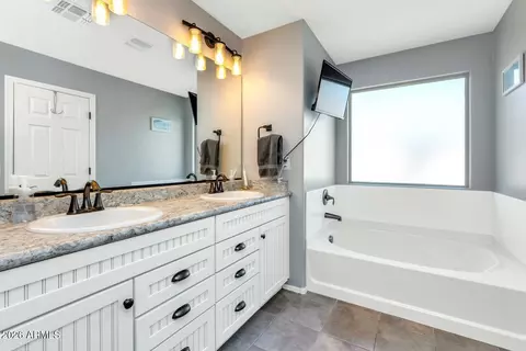 Bath - 2898 S Hansen Dr, Gilbert, AZ 85295 photo 1 of 4