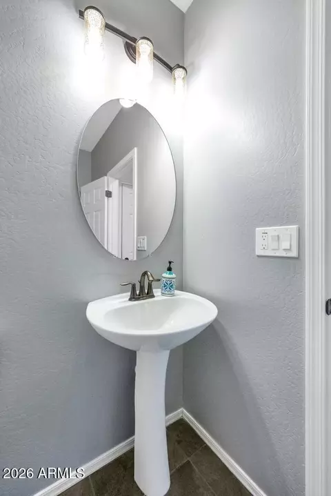 Bath - 2898 S Hansen Dr, Gilbert, AZ 85295 photo 4 of 4