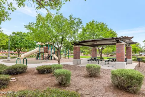 View/Area - 2898 S Hansen Dr, Gilbert, AZ 85295 photo 7 of 10