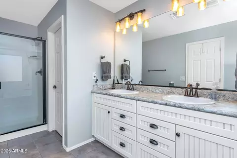 Bath - 2898 S Hansen Dr, Gilbert, AZ 85295 photo 2 of 4