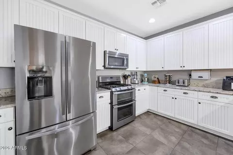 Kitchen - 2898 S Hansen Dr, Gilbert, AZ 85295 photo 3 of 4