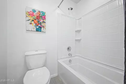 Bath - 946 E Wimpole Ave, Gilbert, AZ 85297 photo 5 of 5