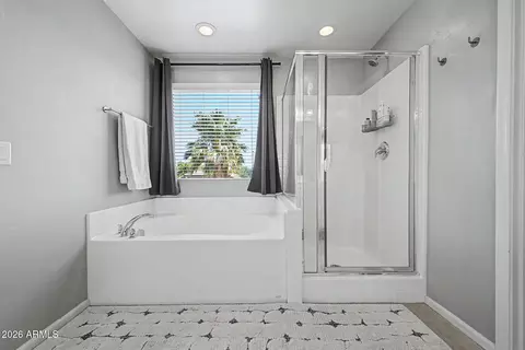 Bath - 946 E Wimpole Ave, Gilbert, AZ 85297 photo 1 of 5