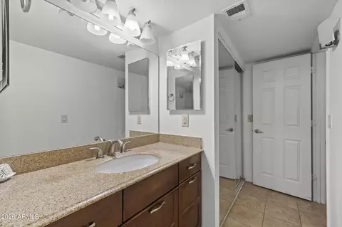 Bath - 2228 E Campbell Ave #114, Phoenix, AZ 85016 photo 2 of 2