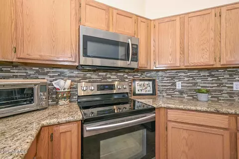 Kitchen - 4616 E Danbury Rd, Phoenix, AZ 85032 photo 4 of 6