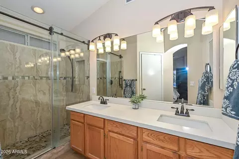 Bath - 4616 E Danbury Rd, Phoenix, AZ 85032 photo 1 of 4