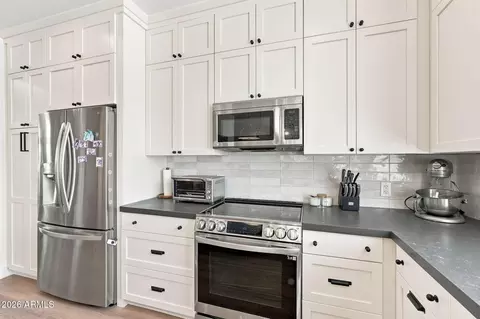 Kitchen - 931 Encinas Ave, Gilbert, AZ 85234 photo 4 of 6