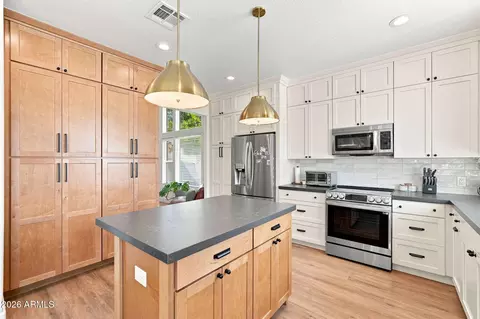 Kitchen - 931 Encinas Ave, Gilbert, AZ 85234 photo 6 of 6