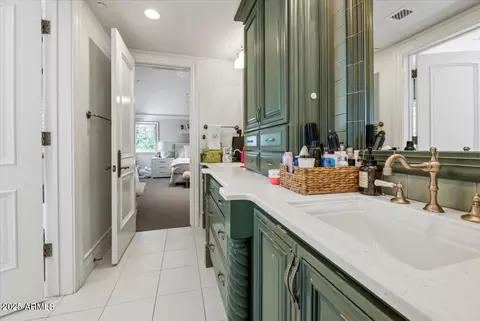 Bath - 2205 E Colter St, Phoenix, AZ 85016 photo 3 of 3