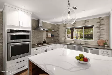 Kitchen - 4022 E Avalon Dr, Phoenix, AZ 85018 photo 2 of 5