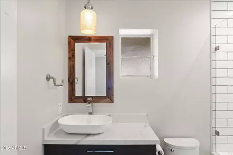 Bath - 4022 E Avalon Dr, Phoenix, AZ 85018 photo 6 of 9