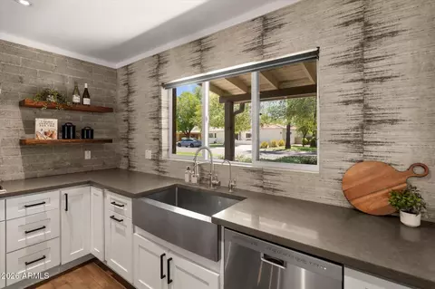 Kitchen - 4022 E Avalon Dr, Phoenix, AZ 85018 photo 4 of 5