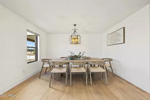 Dining - 9619 N 33rd St, Phoenix, AZ 85028 photo 1 of 2