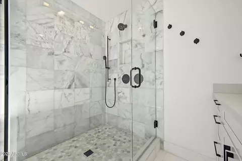 Bath - 9619 N 33rd St, Phoenix, AZ 85028 photo 3 of 6