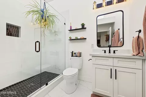 Bath - 9619 N 33rd St, Phoenix, AZ 85028 photo 6 of 6