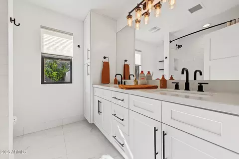 Bath - 9619 N 33rd St, Phoenix, AZ 85028 photo 5 of 6
