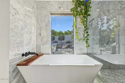 Bath - 9619 N 33rd St, Phoenix, AZ 85028 photo 4 of 6