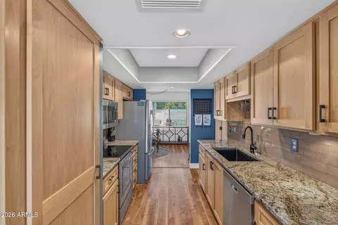 Kitchen - 1102 E Rosemonte Dr, Phoenix, AZ 85024 photo 4 of 4