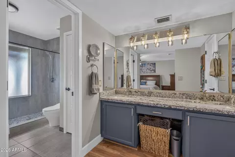 Bath - 1102 E Rosemonte Dr, Phoenix, AZ 85024 photo 2 of 4
