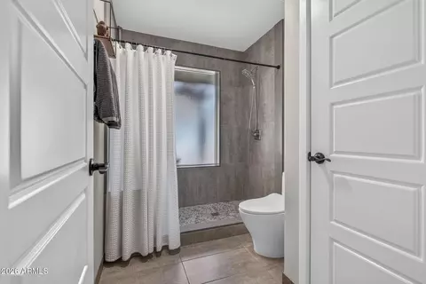 Bath - 1102 E Rosemonte Dr, Phoenix, AZ 85024 photo 3 of 4