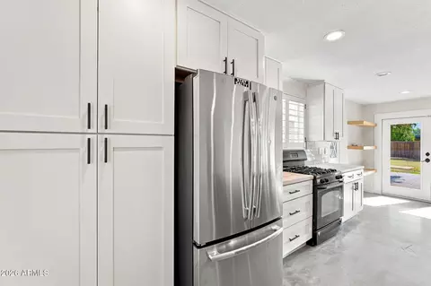 Kitchen - 7613 N 17th Ave, Phoenix, AZ 85021 photo 3 of 3