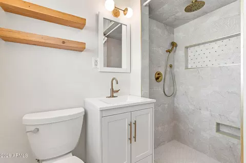 Bath - 7613 N 17th Ave, Phoenix, AZ 85021 photo 1 of 2